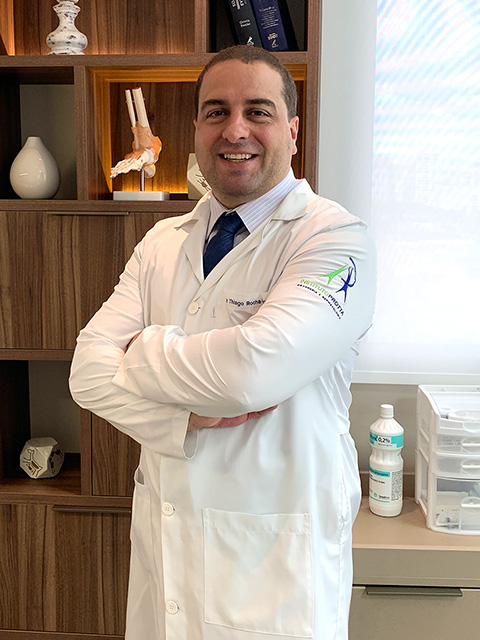 Dr. Thiago Protta - Médico Especialista em Cirurgia de Joelho, Ortopedia Esportiva, Pé e Tornozelo